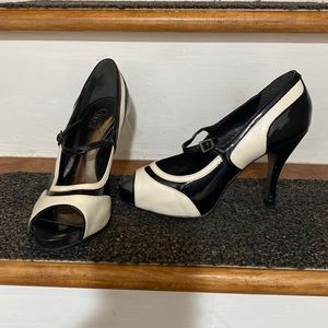 Women’s size 5, Carlos Santana “Starlet” shoes